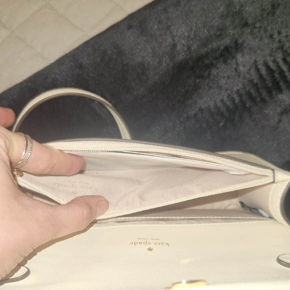 Kate Spade Cream Crossbody Bag with Gold Chain Accent - Picture 7 of 11